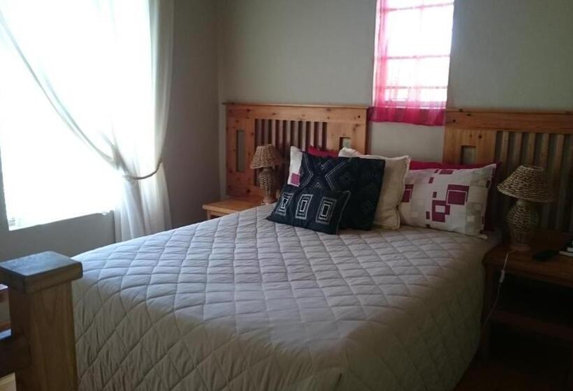 بنسيون Ladybrand Guest House