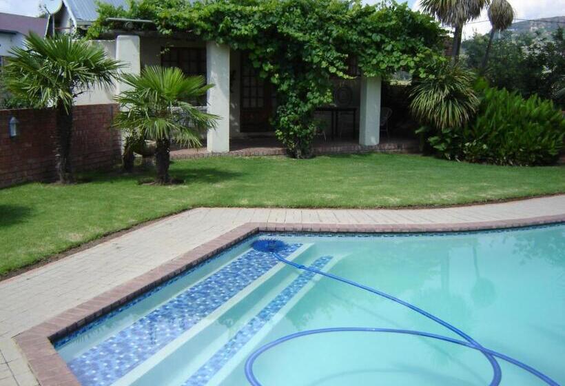 بنسيون Ladybrand Guest House