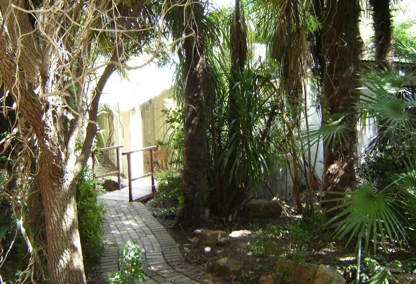 بنسيون Ladybrand Guest House