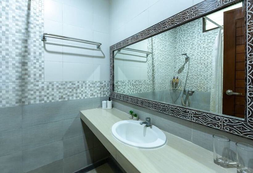 بنسيون Cove Raddeyapa