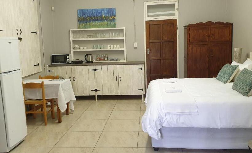 פנסיון Stoep Cafe Guest House