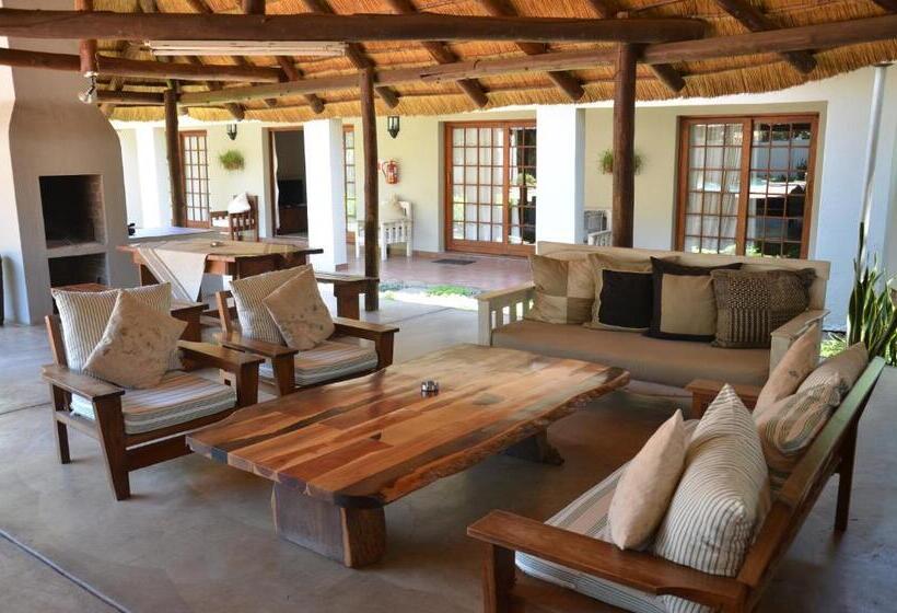 פנסיון Stoep Cafe Guest House