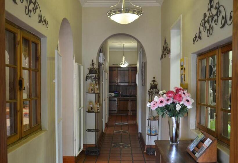 פנסיון Stoep Cafe Guest House