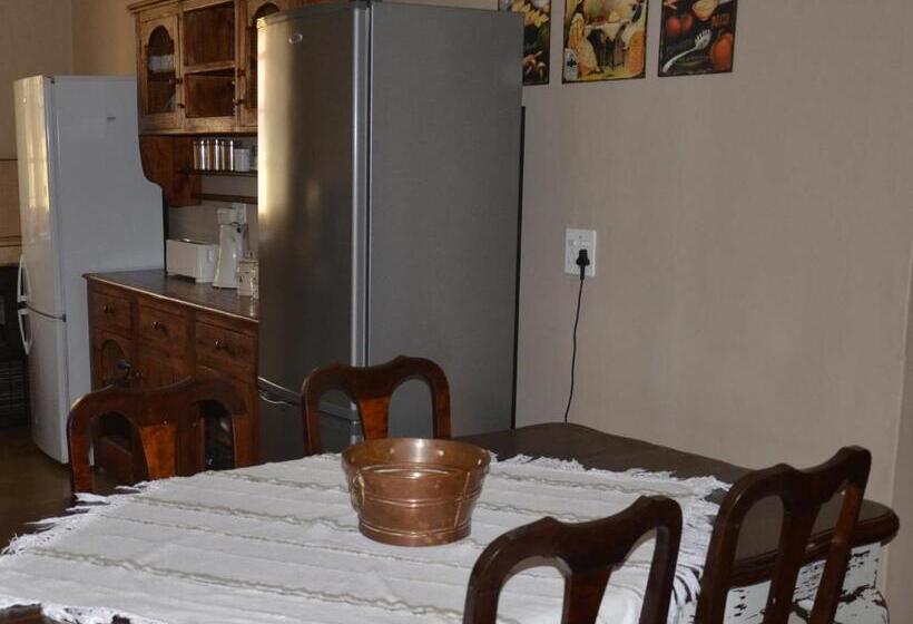 פנסיון Stoep Cafe Guest House