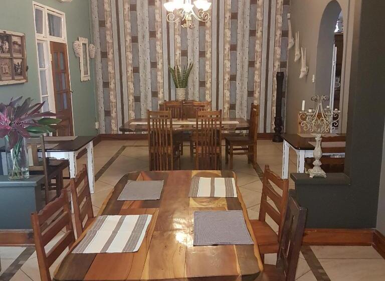 פנסיון Stoep Cafe Guest House