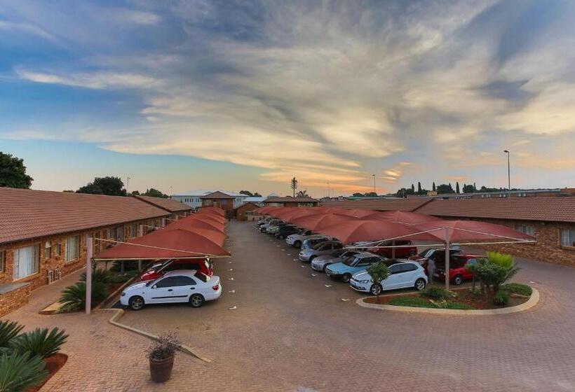 Rudman Townhouses   Family Apartment