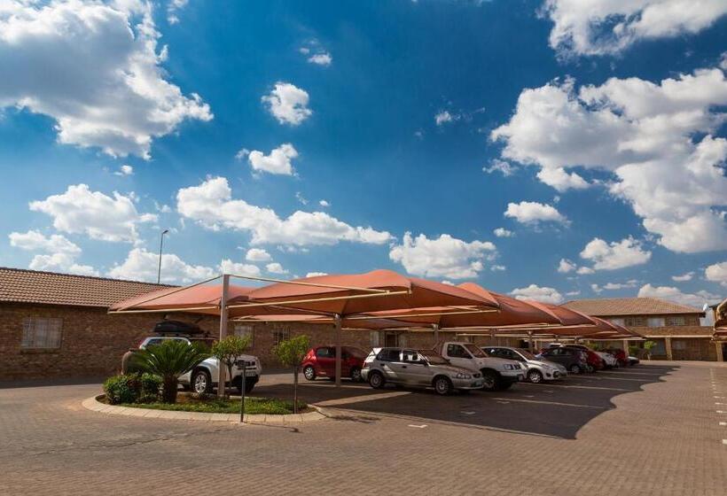 Rudman Townhouses   Family Apartment