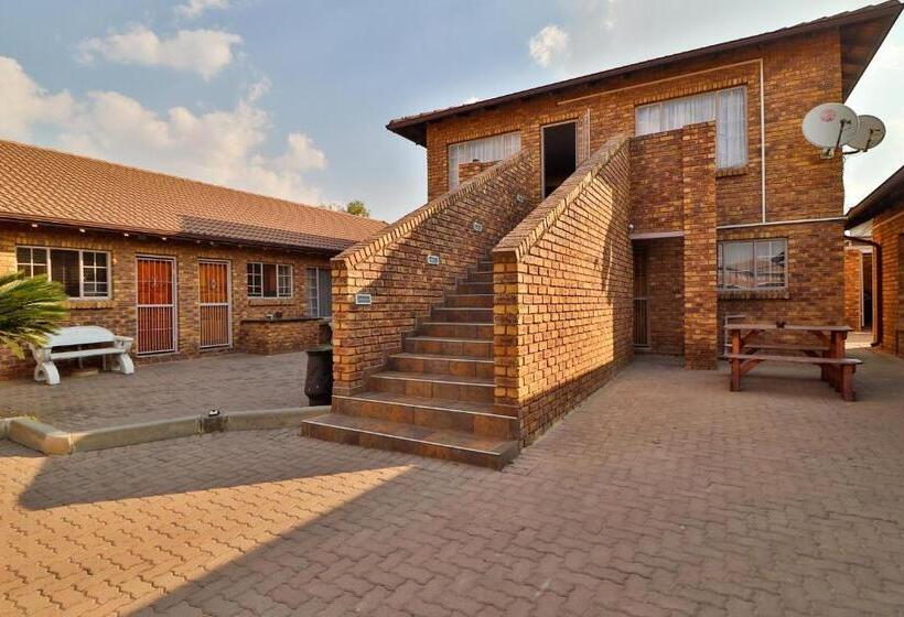 Rudman Townhouses   Family Apartment