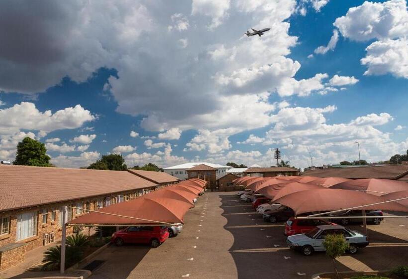 Rudman Townhouses   Family Apartment