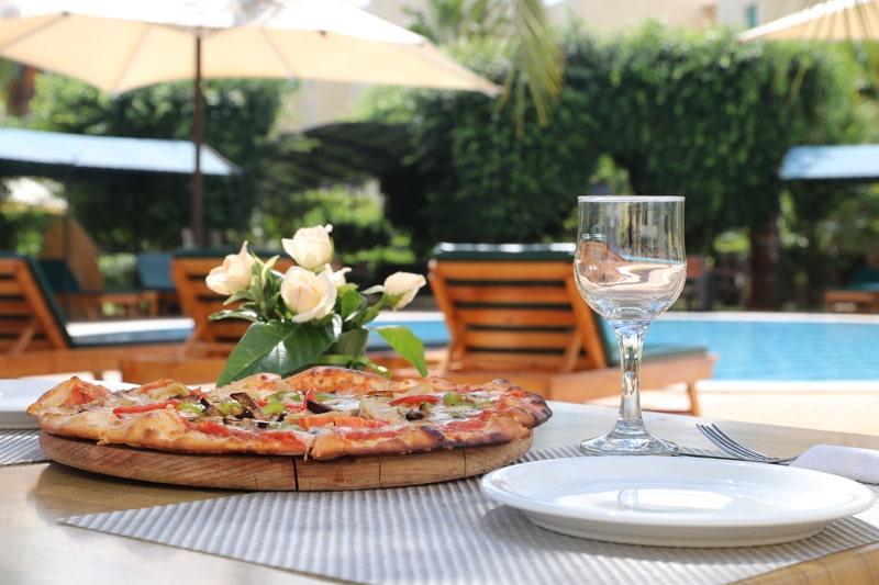 Suites Hôtel Les Charmilles & Spa