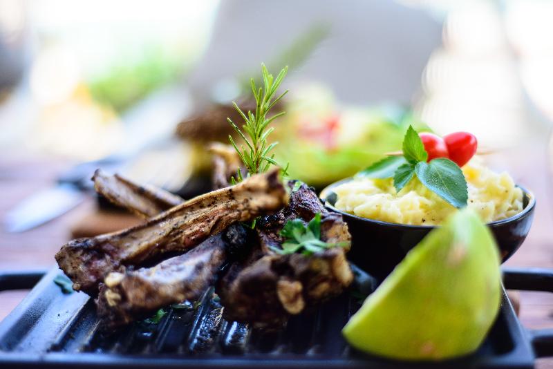 Suites Hôtel Les Charmilles & Spa