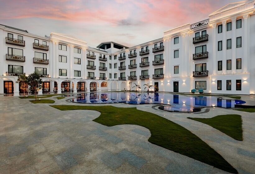 בית מלון כפרי Ramada By Wyndham Goa Vagator