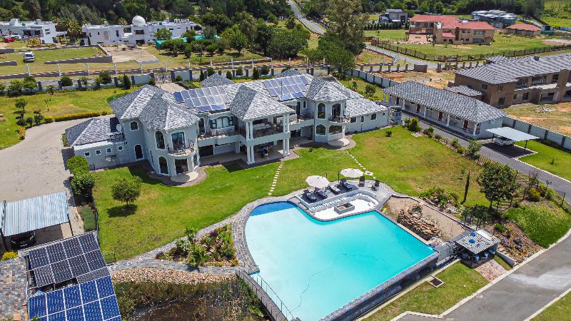 فندق Villa Tasha Luxury Suites