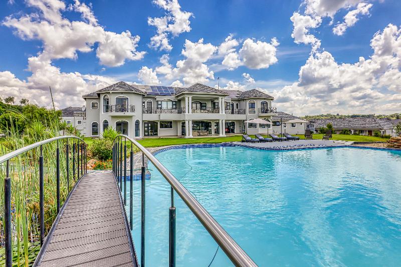 فندق Villa Tasha Luxury Suites