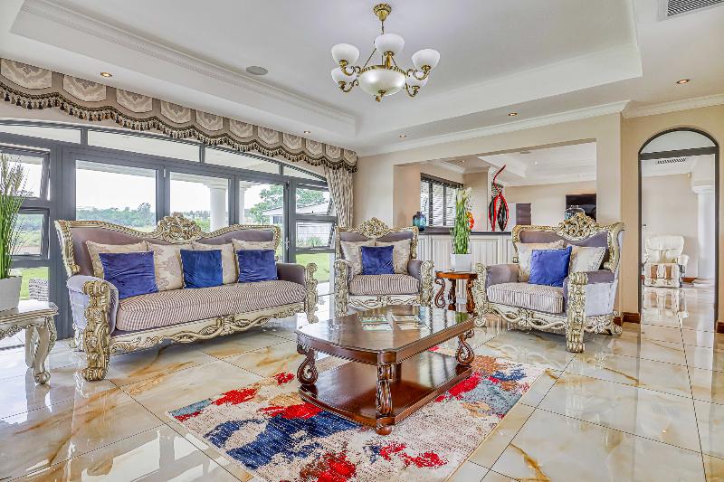 فندق Villa Tasha Luxury Suites