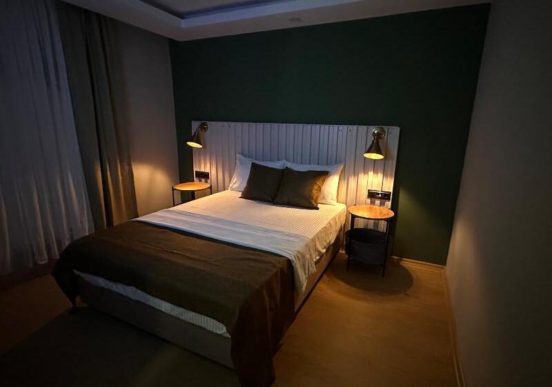 Red Castle Hotel & Pub