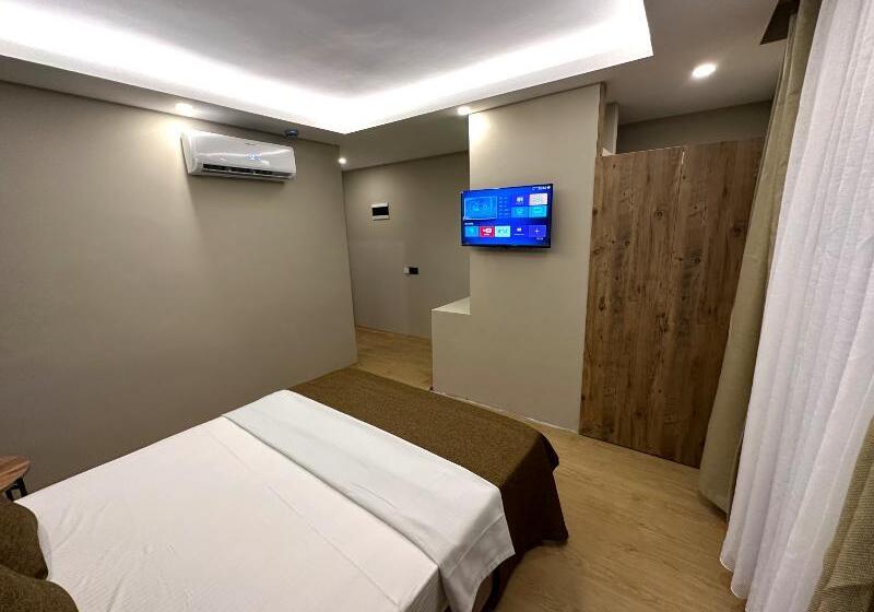 Red Castle Hotel & Pub