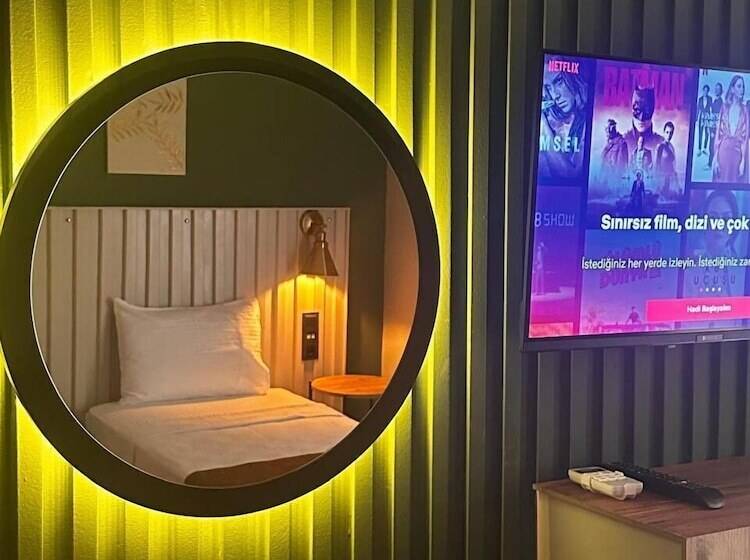 Red Castle Hotel & Pub