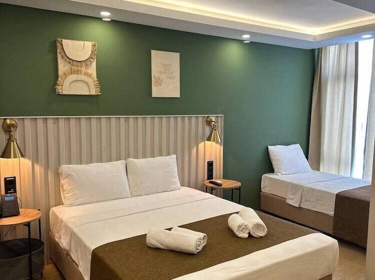 Red Castle Hotel & Pub