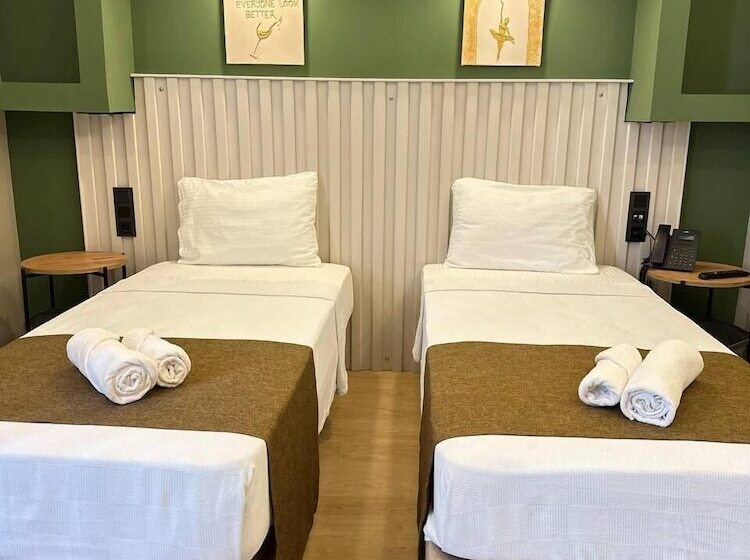 Red Castle Hotel & Pub