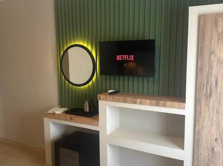 Red Castle Hotel & Pub