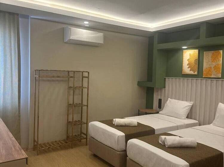 Red Castle Hotel & Pub