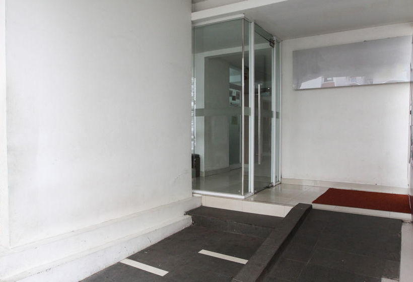 호텔 Airy Aeropolis Residence Suryadarma Tangerang