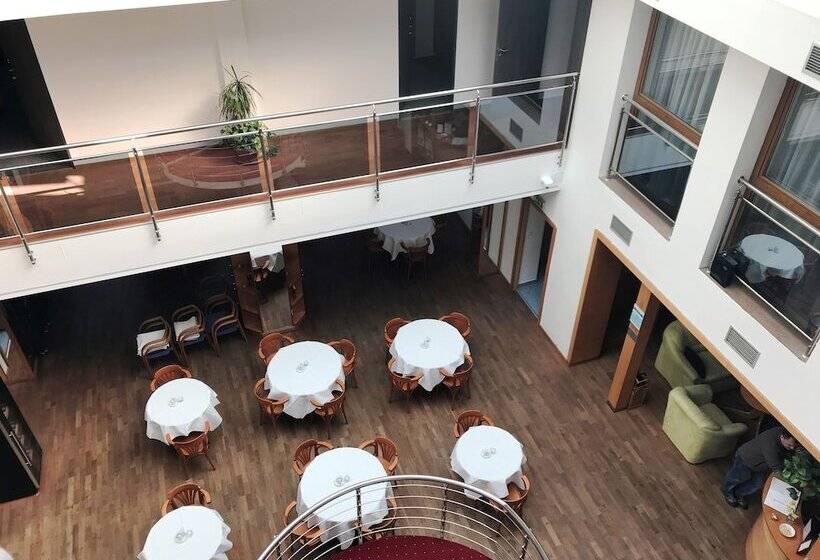 Отель Atrium
