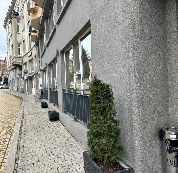 فندق Central Point