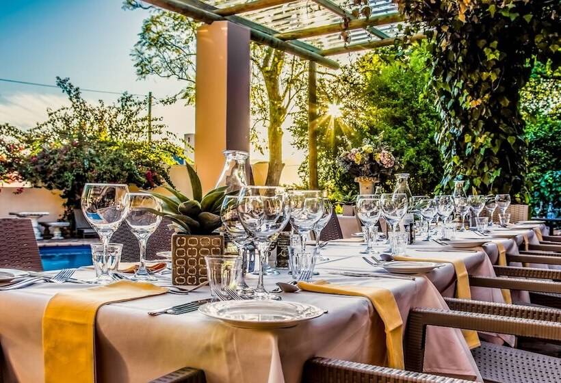 בית מלון כפרי De Leeuwenhof Estate