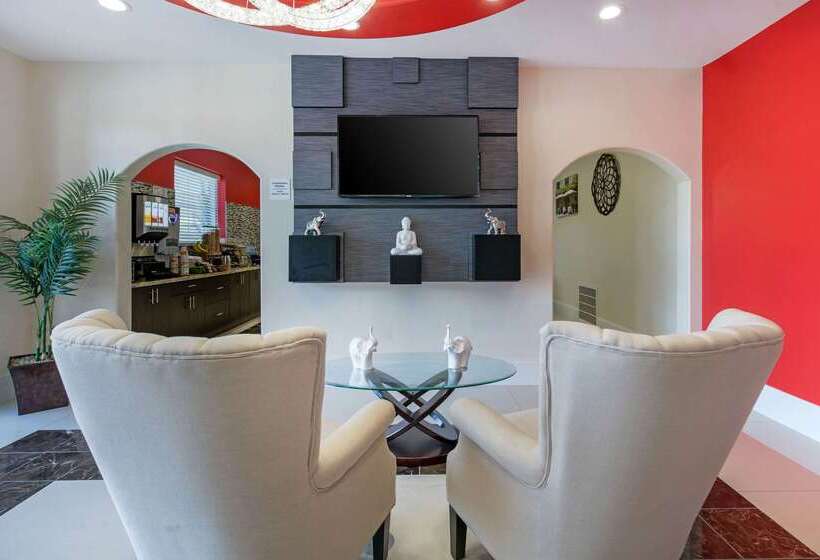 فندق Econo Lodge Inn & Suites Houston Willowbrook