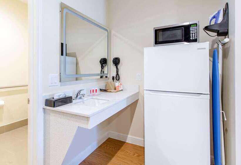 فندق Econo Lodge Inn & Suites Houston Willowbrook