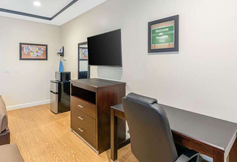 فندق Econo Lodge Inn & Suites Houston Willowbrook