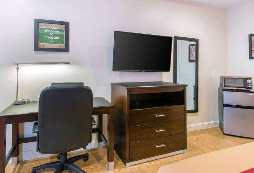 فندق Econo Lodge Inn & Suites Houston Willowbrook
