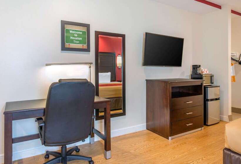 فندق Econo Lodge Inn & Suites Houston Willowbrook