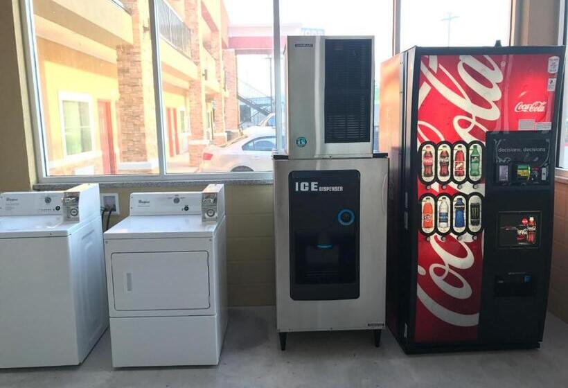 فندق Econo Lodge Inn & Suites Houston Willowbrook