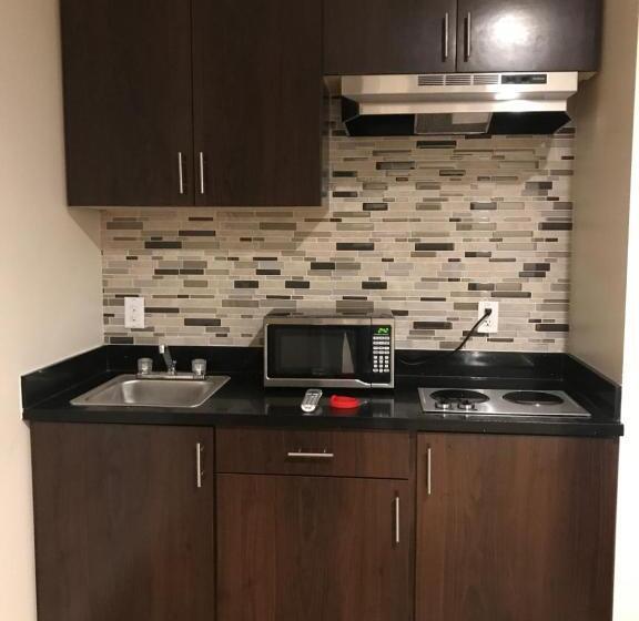 فندق Econo Lodge Inn & Suites Houston Willowbrook