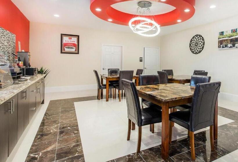 فندق Econo Lodge Inn & Suites Houston Willowbrook