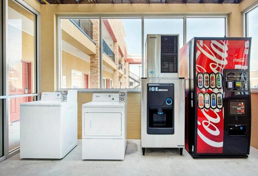 فندق Econo Lodge Inn & Suites Houston Willowbrook