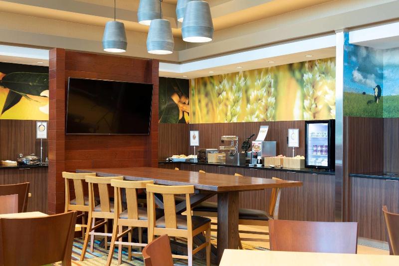 Отель Fairfield Inn & Suites By Marriott New York Queens/fresh Meadows