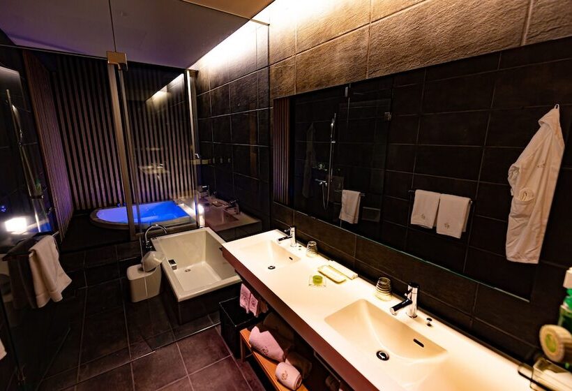 בית מלון כפרי The Meibia Miyazaki