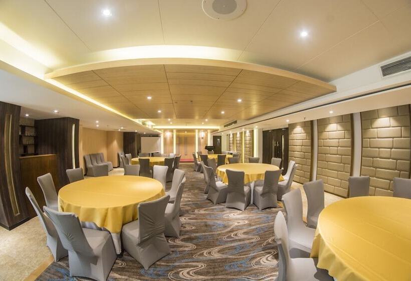 هتل Golden Tulip  The Grandmark Dhaka