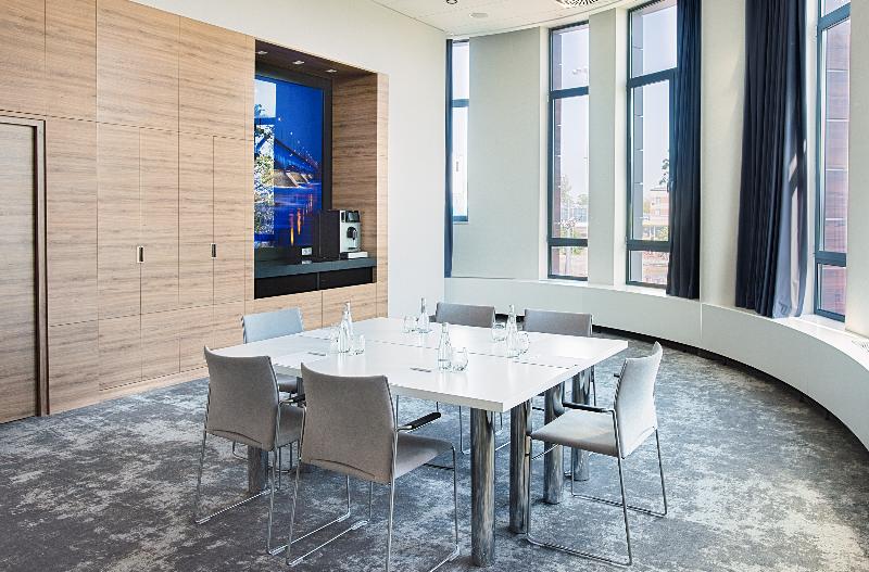 Отель Golden Tulip Warsaw Airport