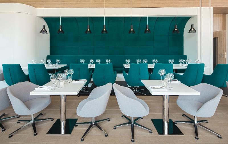 Отель Golden Tulip Warsaw Airport