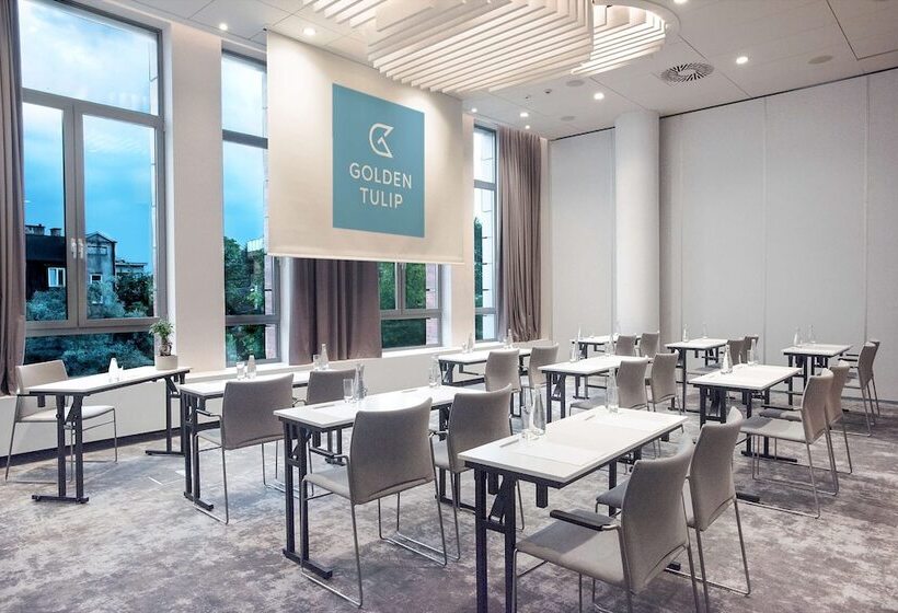 هتل Golden Tulip Warsaw Airport