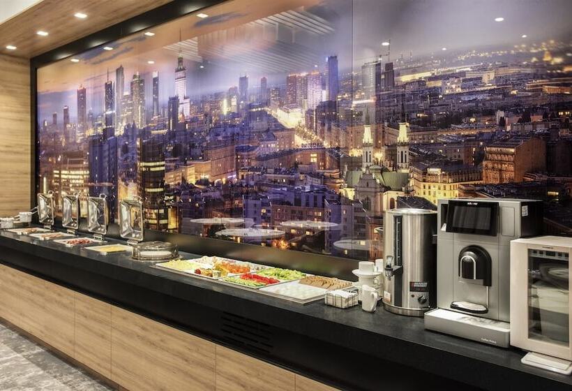 هتل Golden Tulip Warsaw Airport