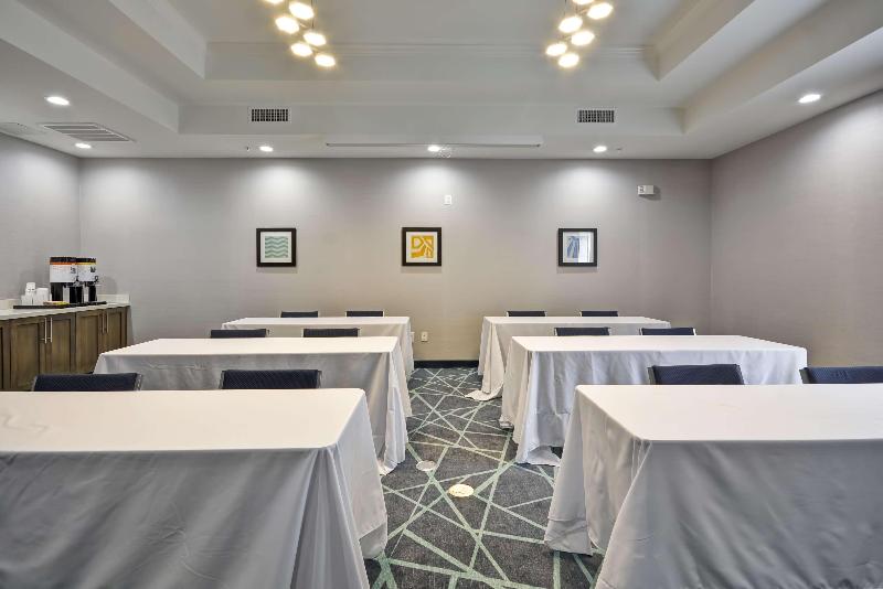 Отель Hampton Inn Kyle