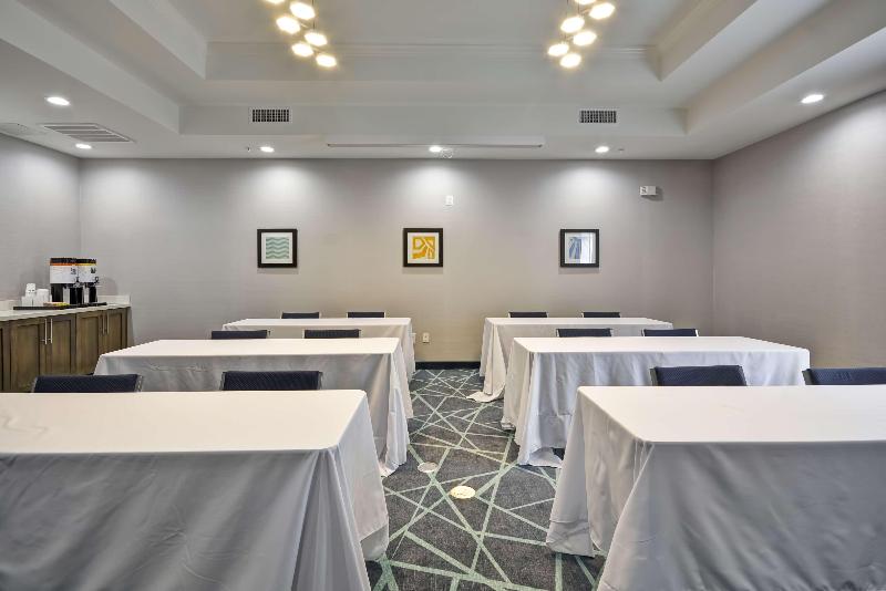 Отель Hampton Inn Kyle