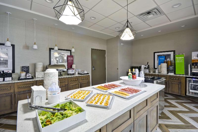 Отель Hampton Inn Kyle