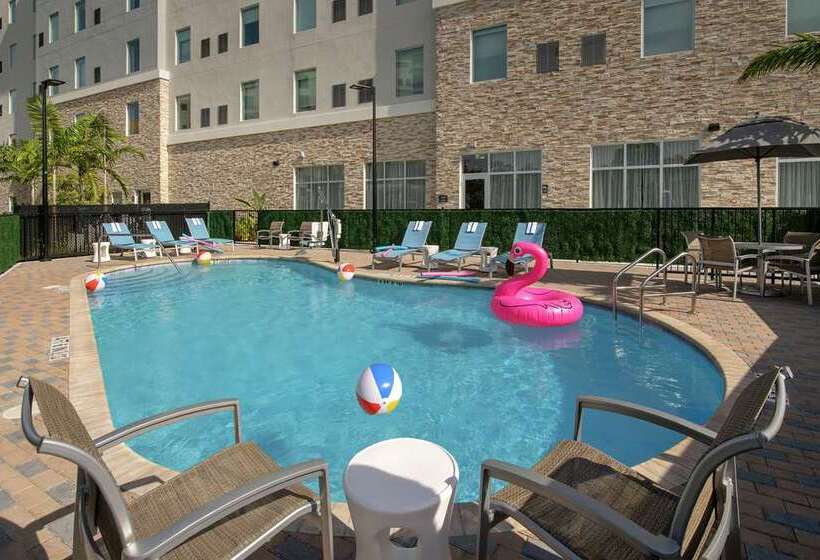 בית מלון כפרי Hampton Inn Miami   Airport East, Fl